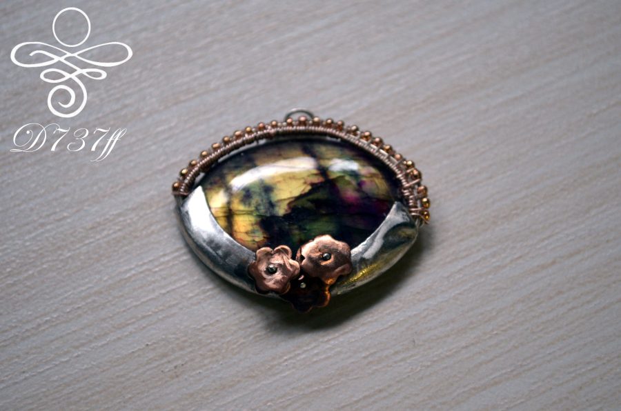Labradorite Pendant "Autumn Garden"