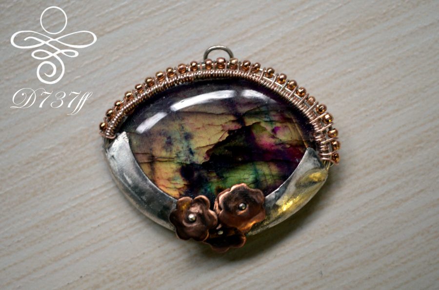Labradorite Pendant "Autumn Garden"