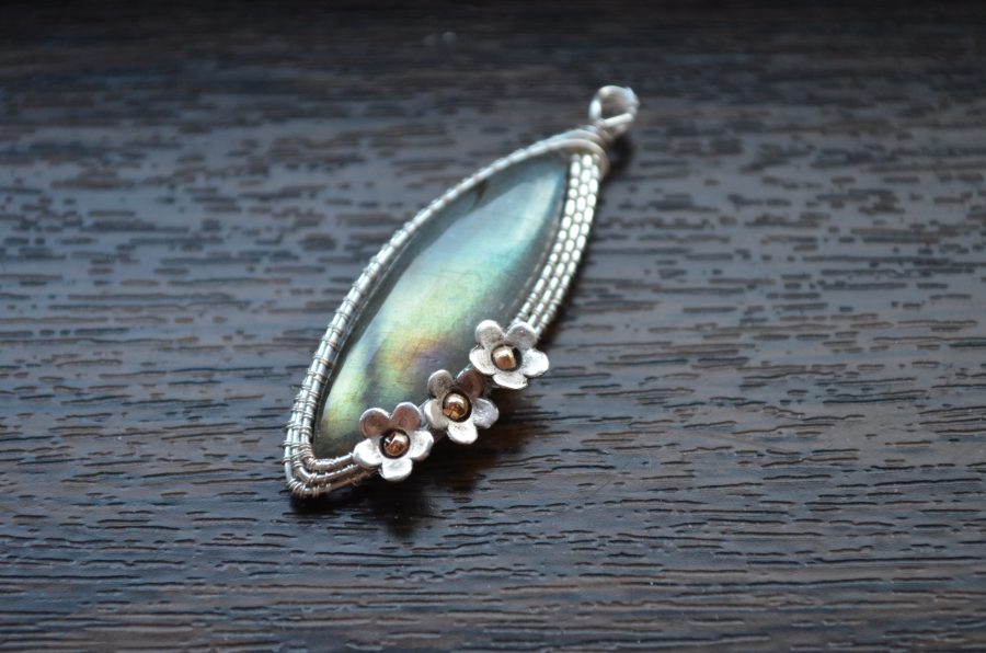 Pendant "Acme of perfection"