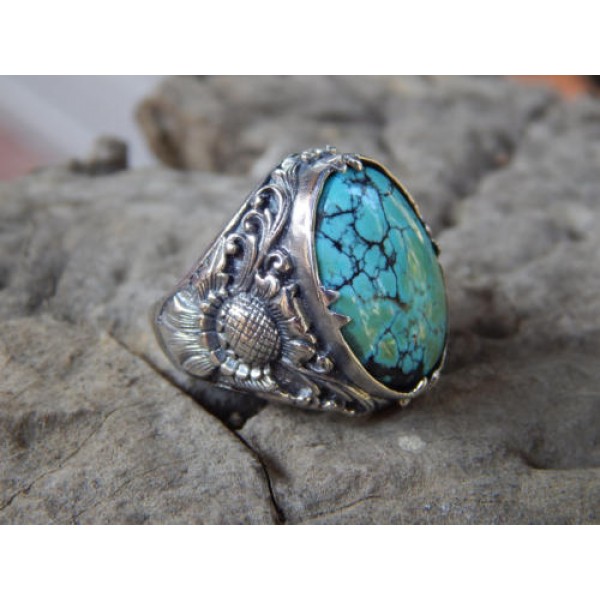 Silver ring flower motif with Turqoise stone