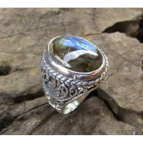 Plain silver ring labradorite stone bali